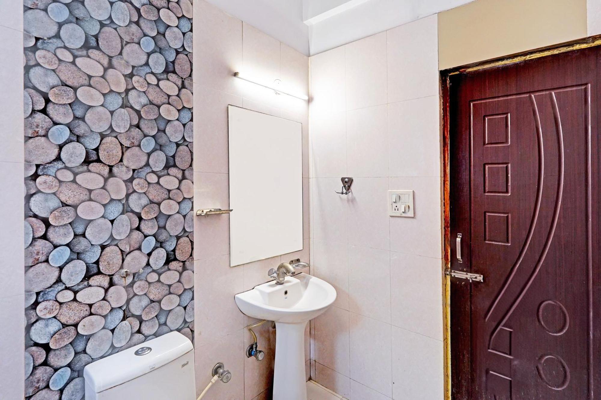 Super Hotel O Palm Dehradun Dış mekan fotoğraf